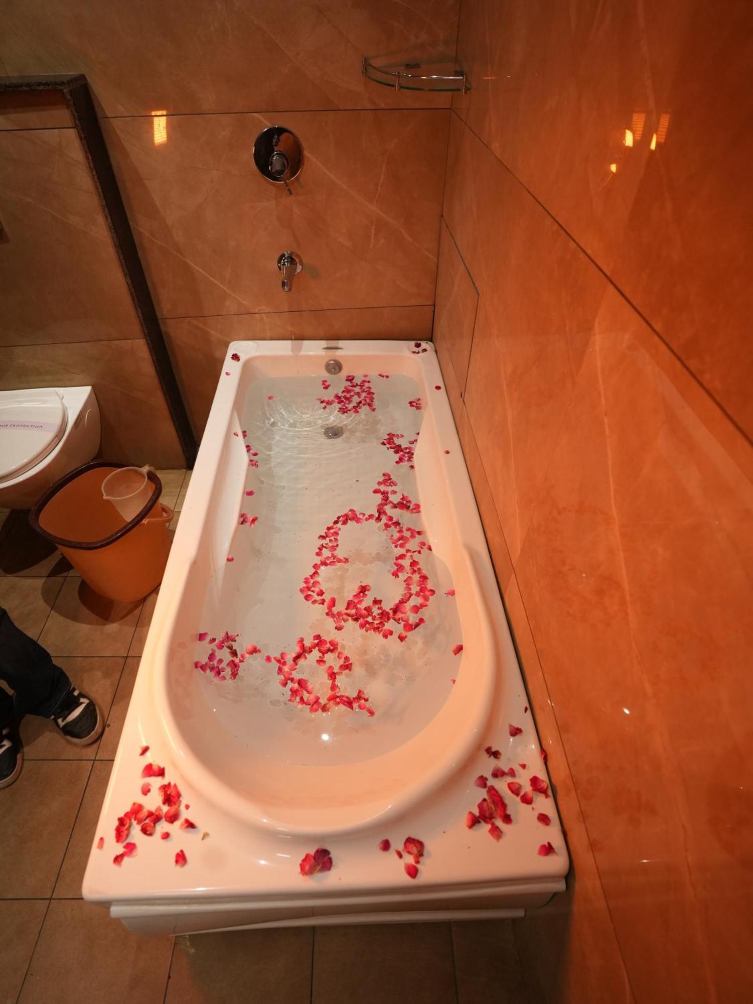 Hotel Pearl Wood Zirakpur Esterno foto